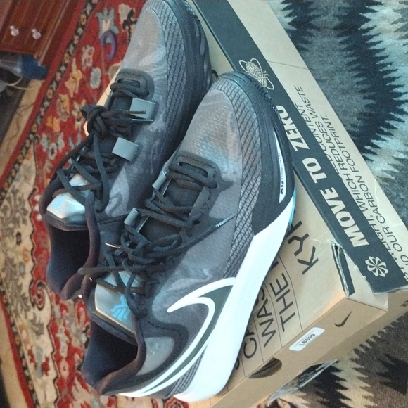 NWT Kyrie 8 Size 12 - Picture 1 of 8